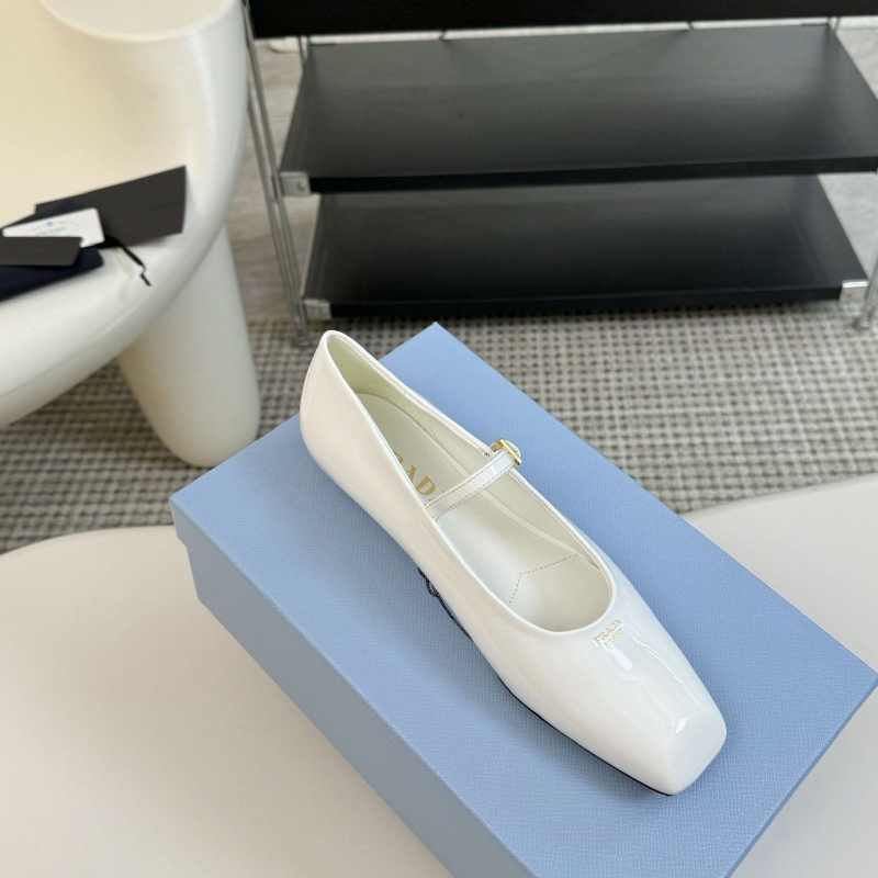 Pra*a flat shoes
